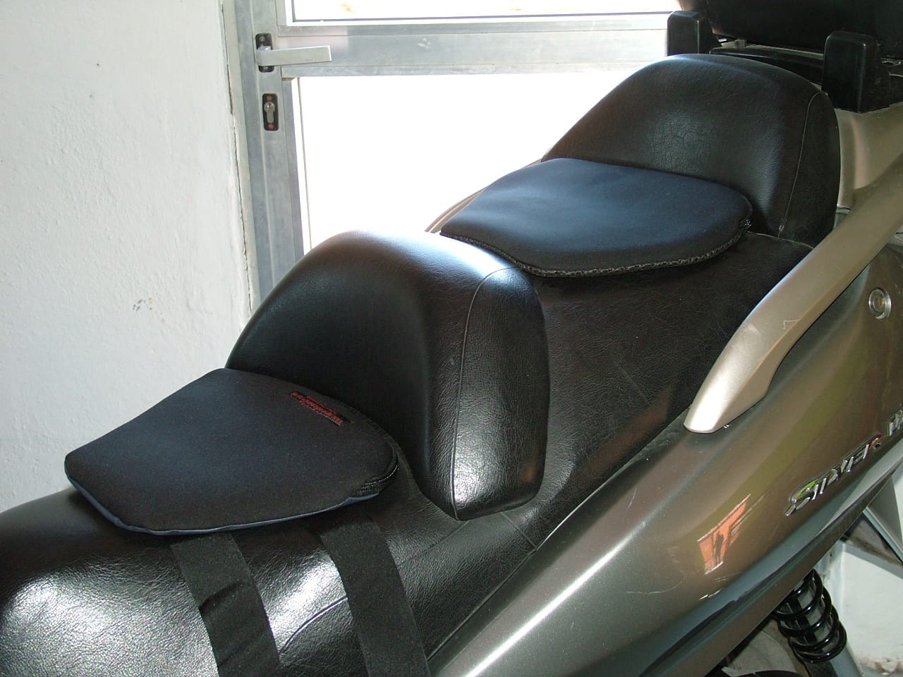DebbonAir Deluxe Gel Seat Pads & Covers - Exterior Fitting